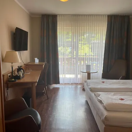 Zum Baeren Szálloda