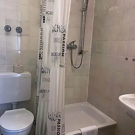 Zum Baeren Szálloda